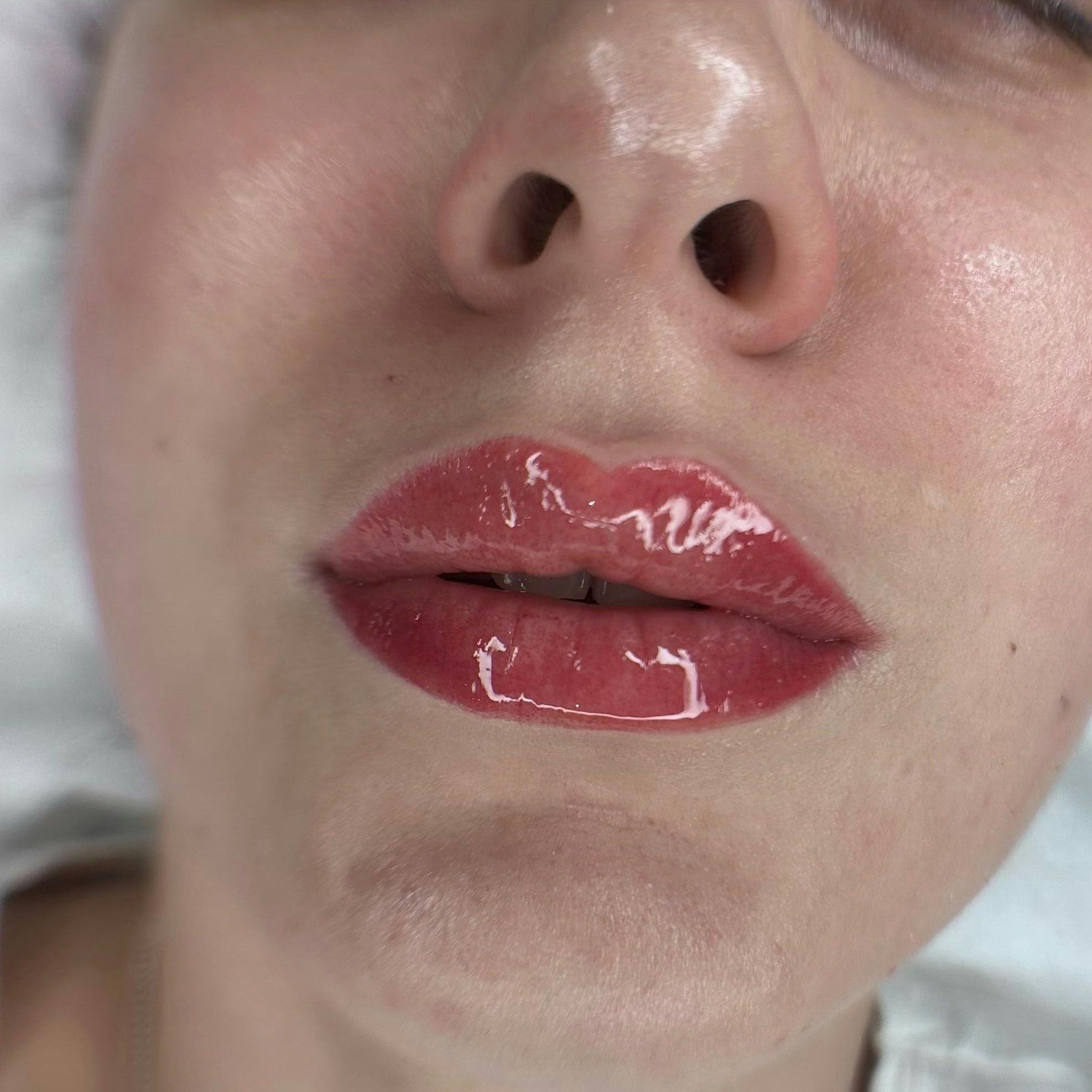 efekt zabiegu makijaż permanentny usta w Krakowie