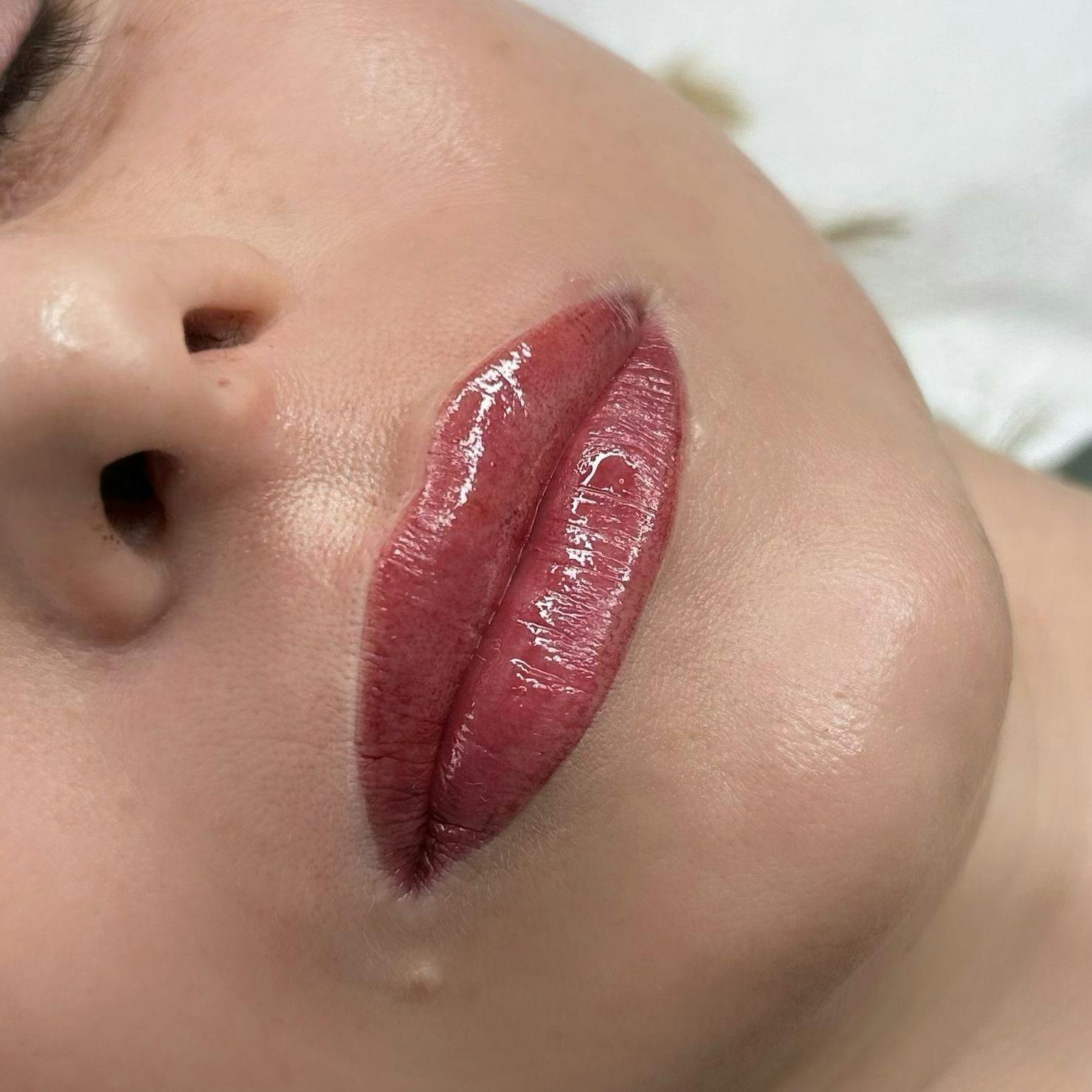 efekt zabiegu makijaż permenentny ust