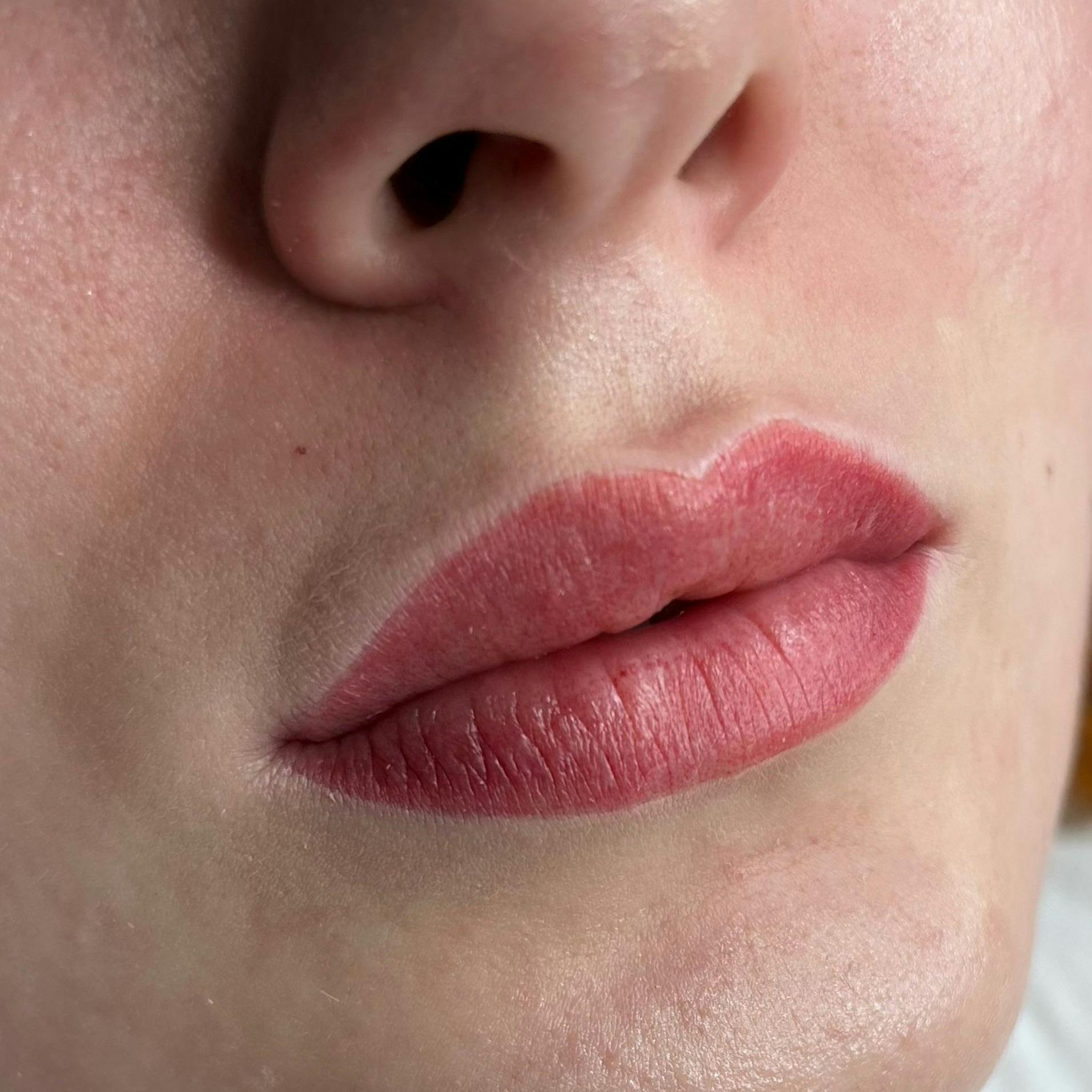 efekt makijaz permanentny usta w krakowie