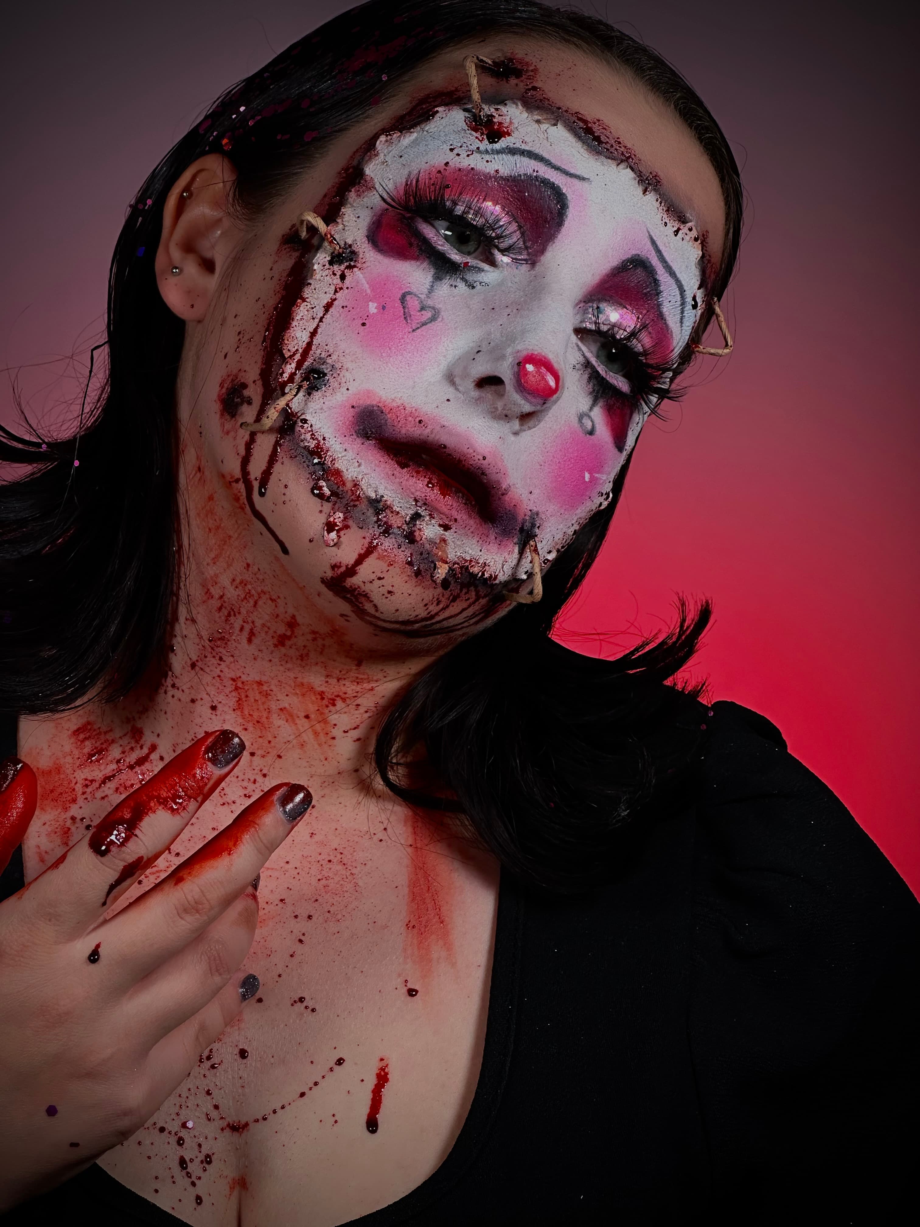 makijaż na halowoween zakrwawiona twarz