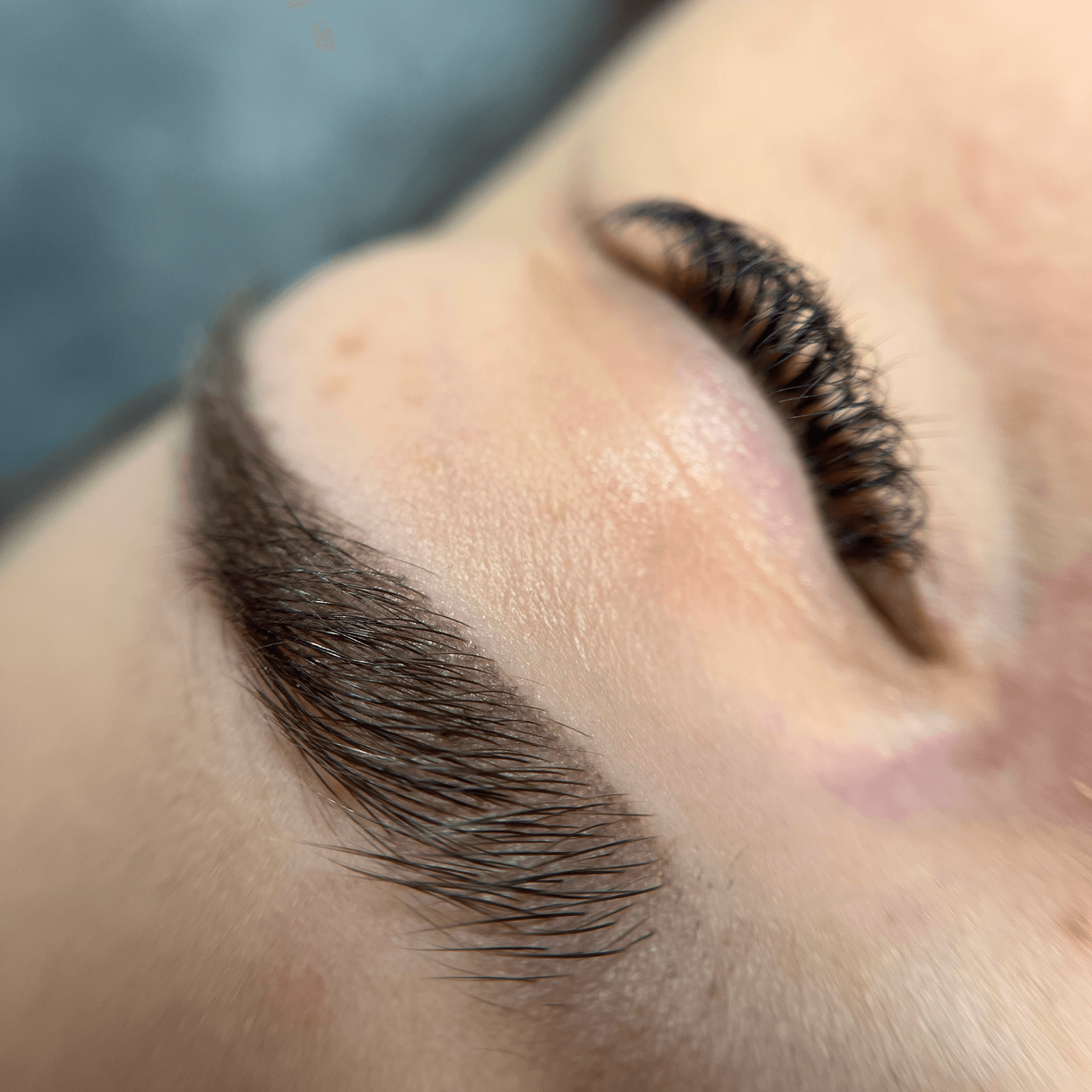 permanentne brwi efekt