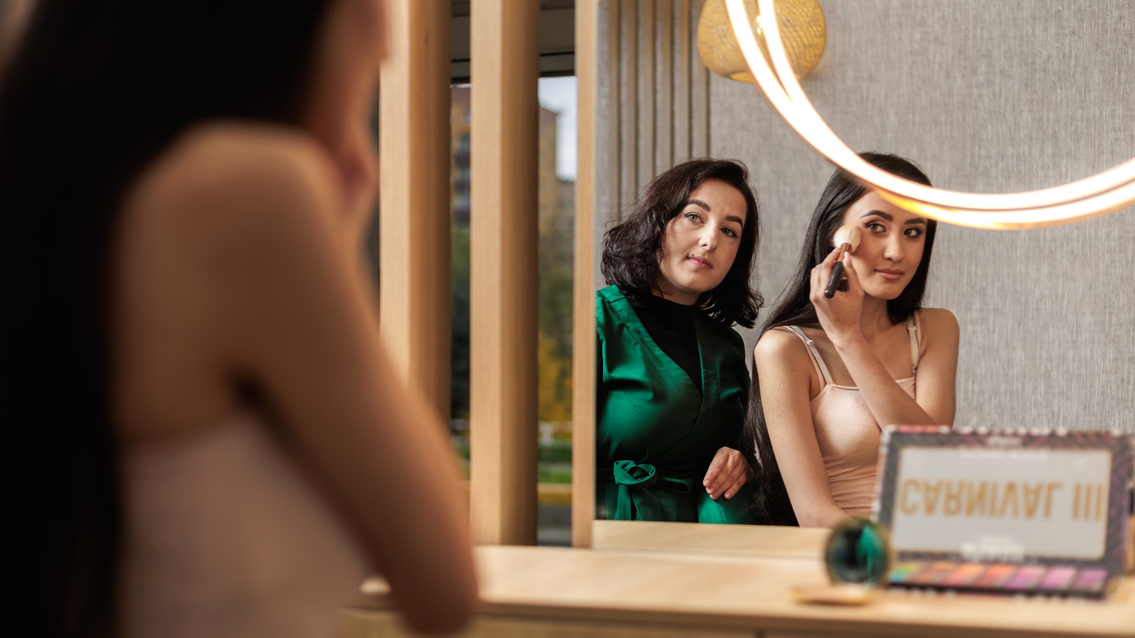 w trakcie indywidualnej lekcji makijażu w salonie piękności w krakowie