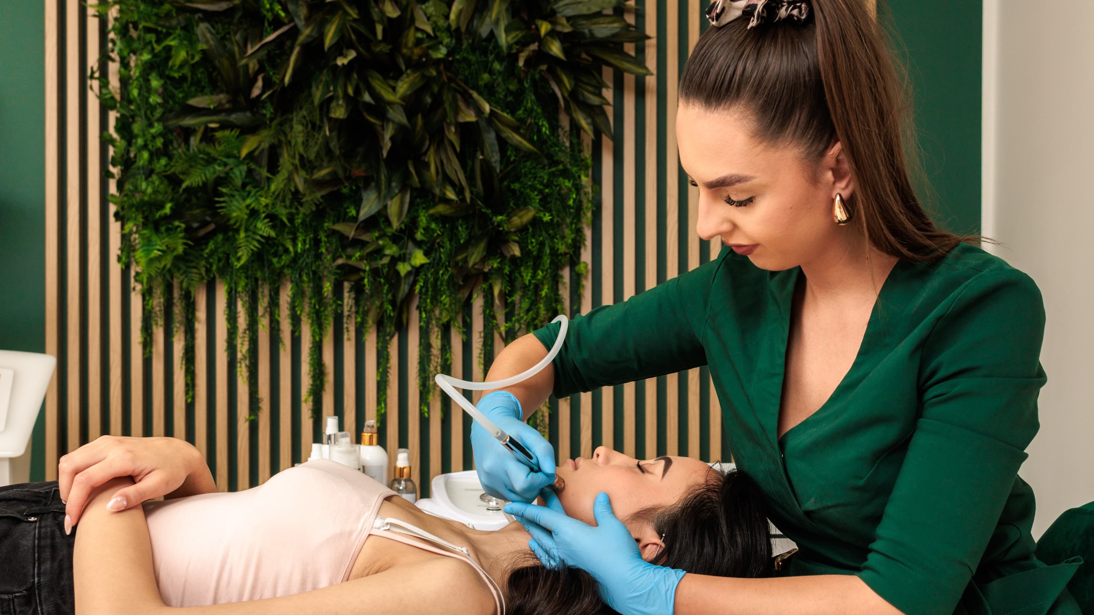 zabieg mikrodermabrazji w salonie piękności w krakowie