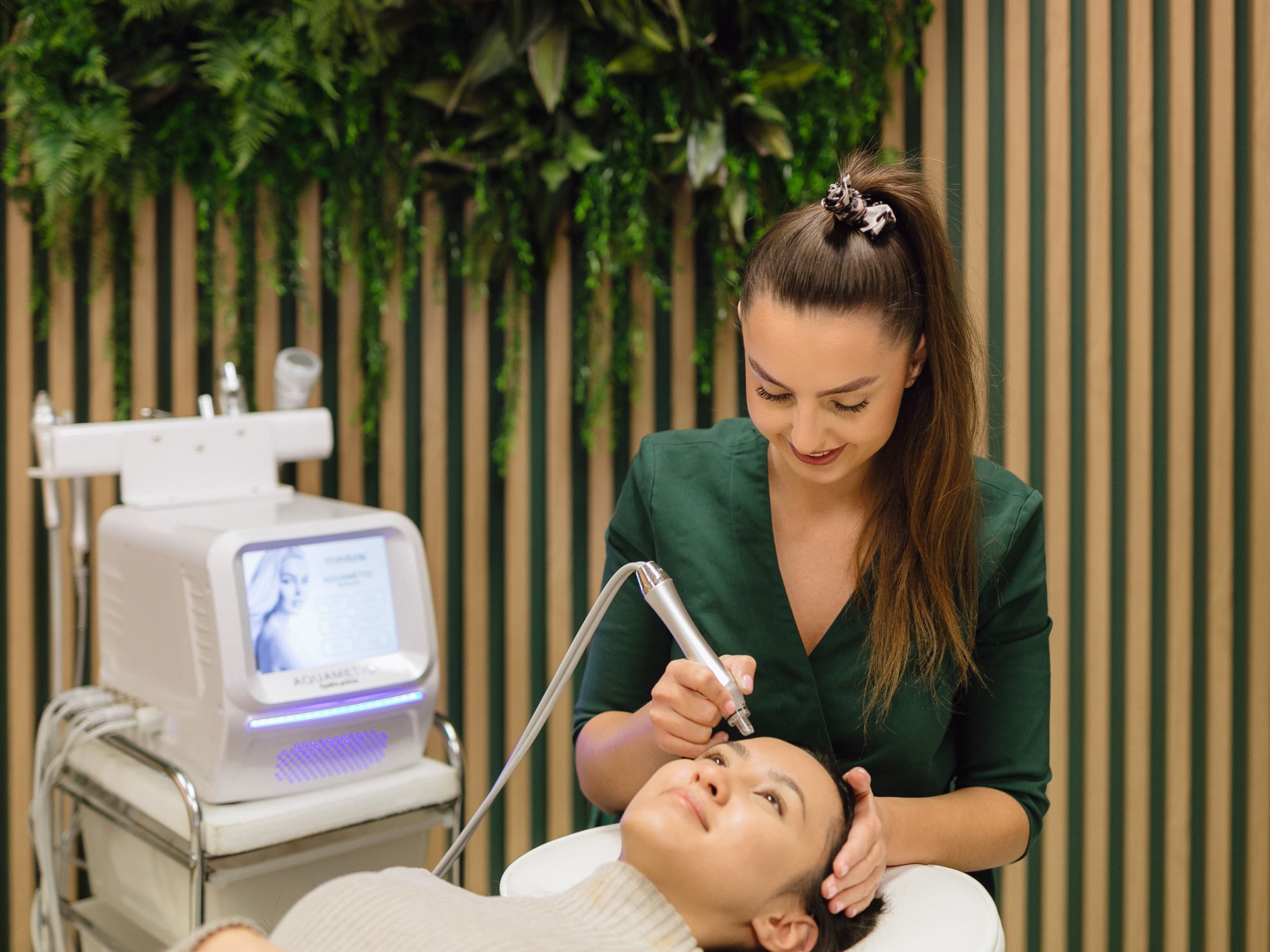 zabieg wodorowego oczyszczania twarzy w salonie urody w krakowie