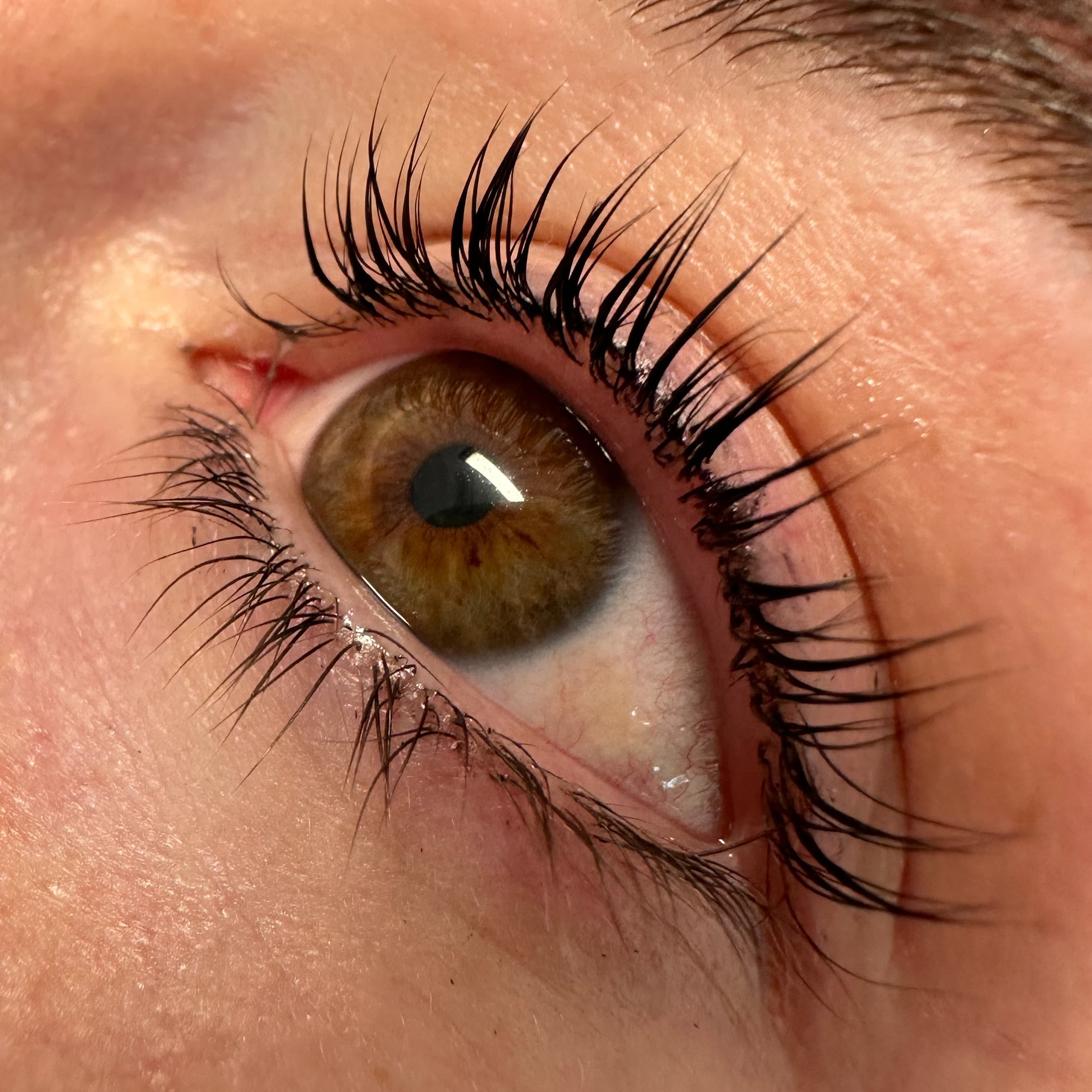 Efekt liftingu i laminowania rzęs w Krakowie