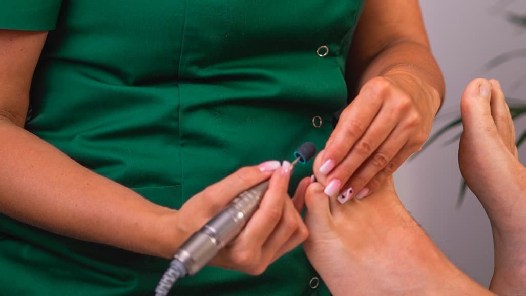 opracowywanie stop frezarka w trakcie pedicure