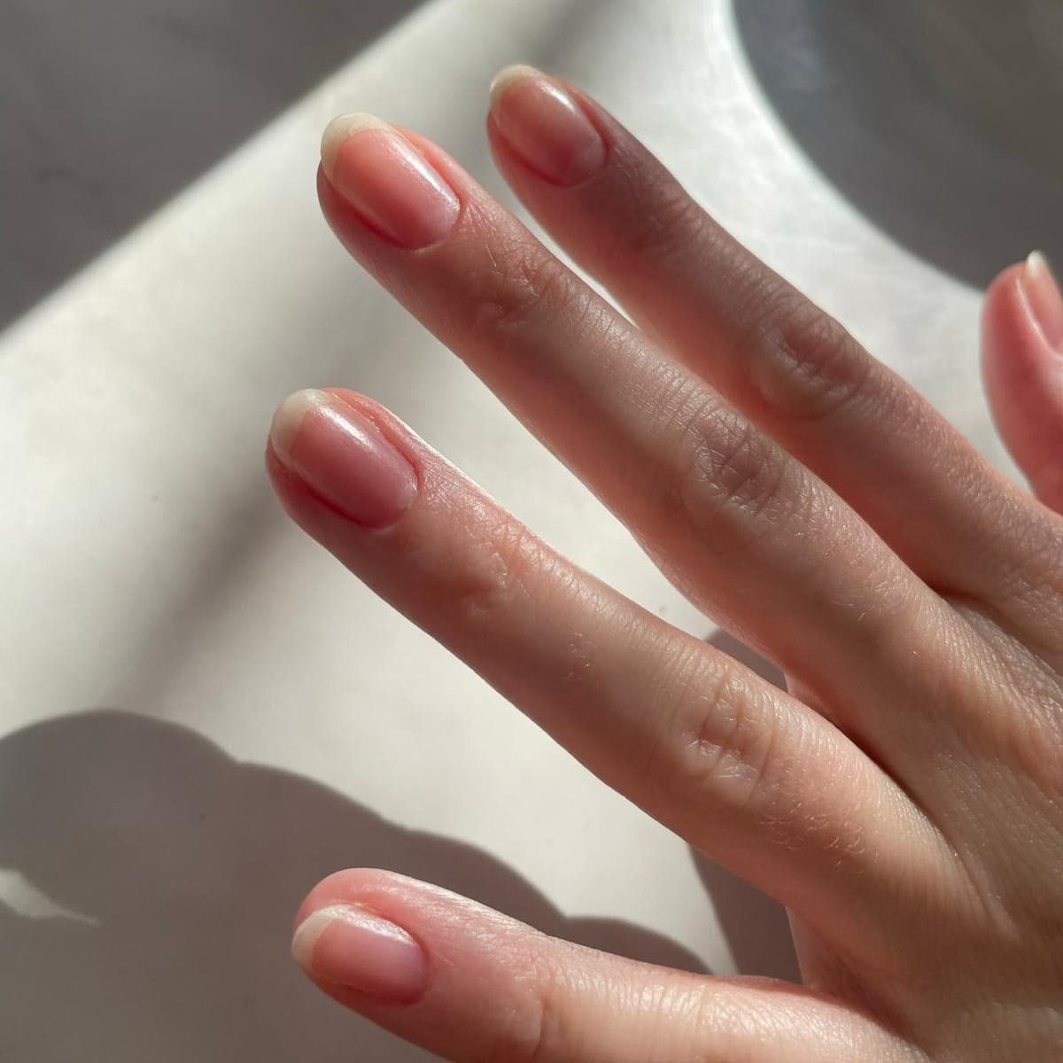 manicure japoński efekt w salonie health and beauty w Krakowie