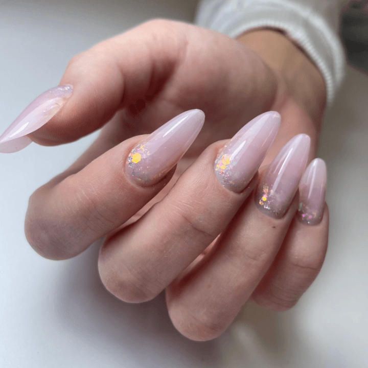 Efekt stylizacji paznokci różowa hybryda plus zdobienia