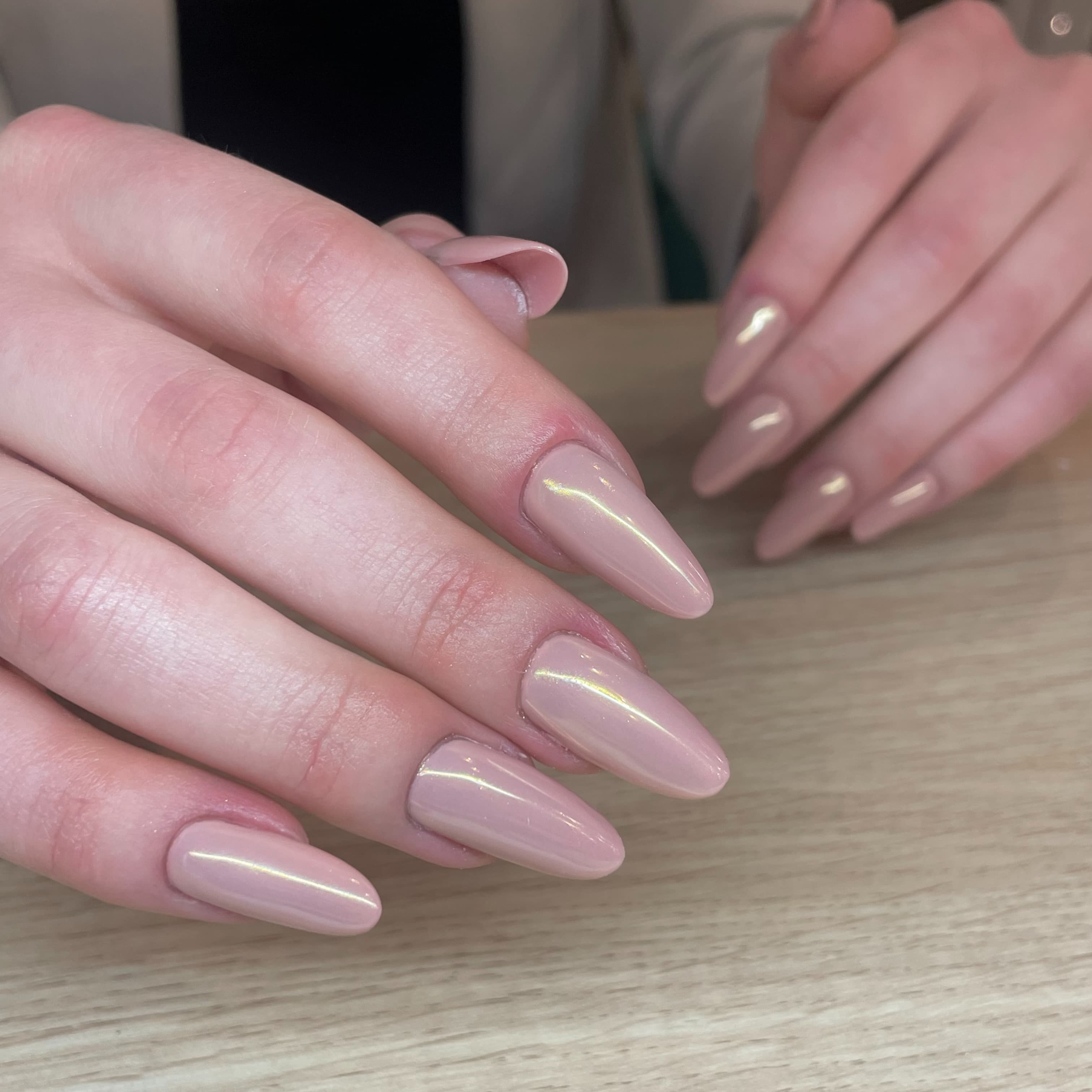 manicure hybrydowy w salonie piękności w krakowie