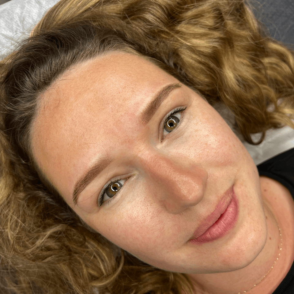 efekt makijażu permanentnego brwi w krakowie