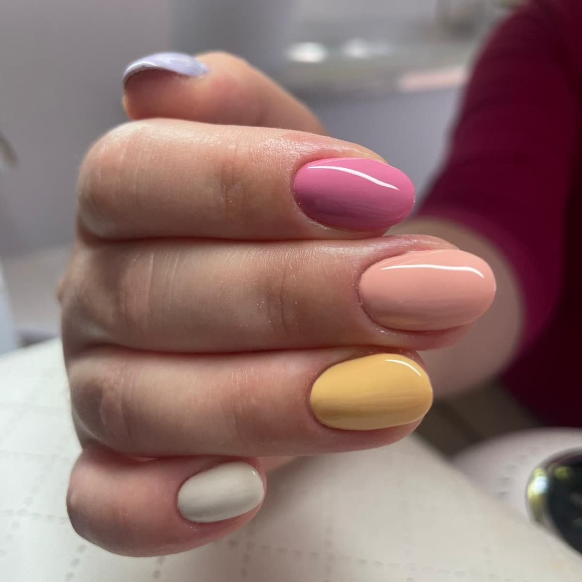 stylizacja paznokci manicure hybrydowy wiosenny w Krakowie