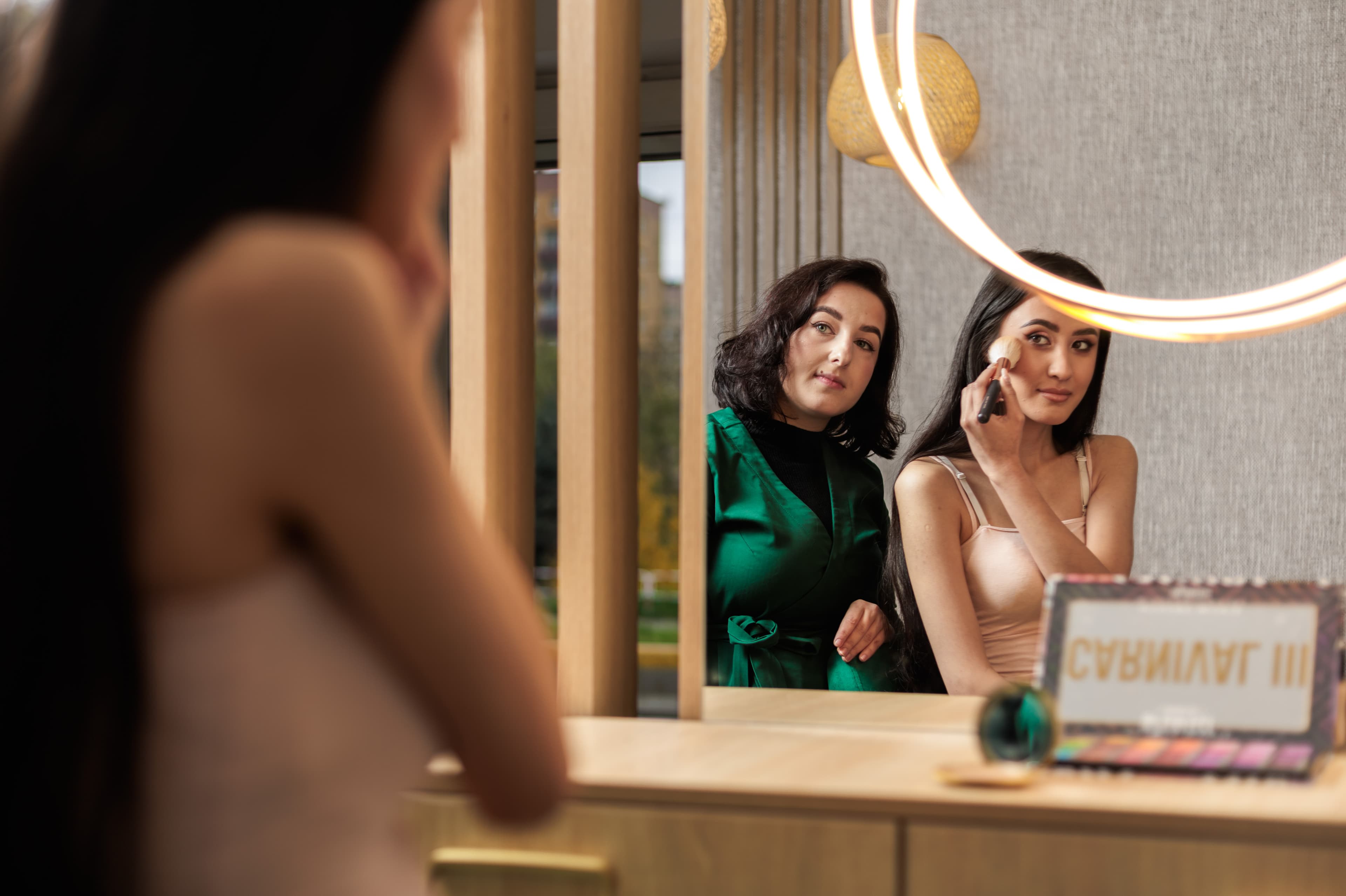 w trakcie indywidualnej lekcji makijażu w salonie piękności w krakowie