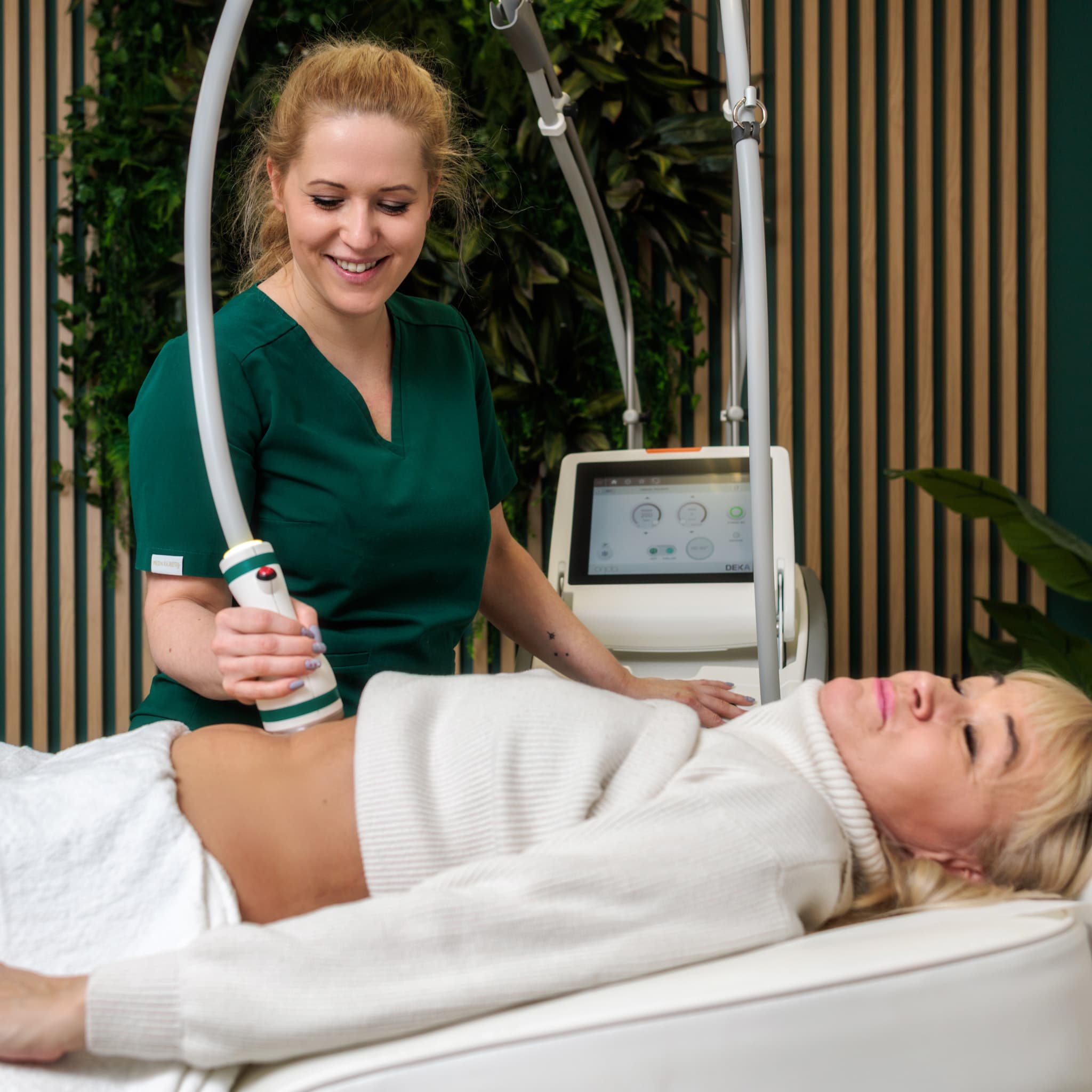 w trakcie zabiegu redukcji cellulitu i tkanki tluszczowej w krakowie