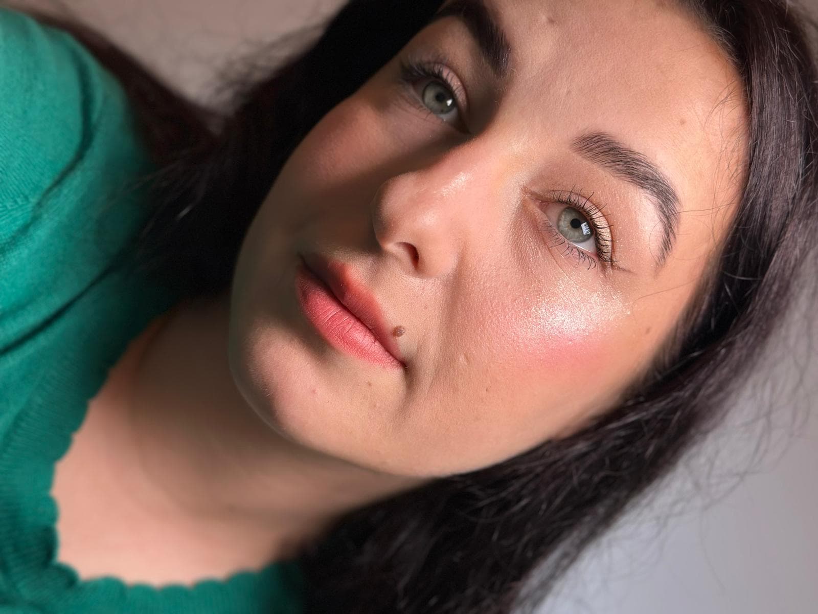 efekt makijażu dzienny z efektem glow