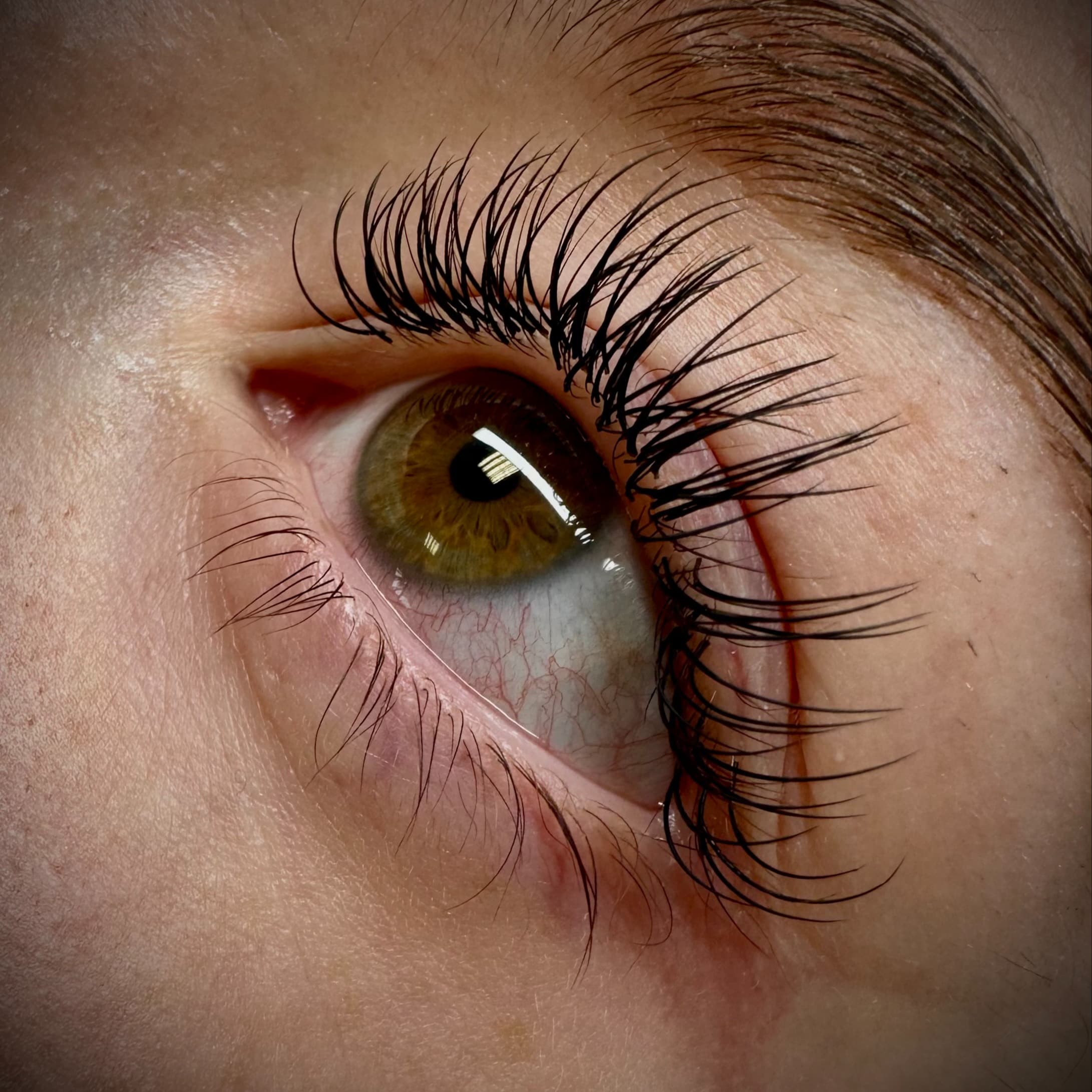 efekt przedłużania rzęs metodą 1d w salonie piękności Health and beauty w Krakowie
