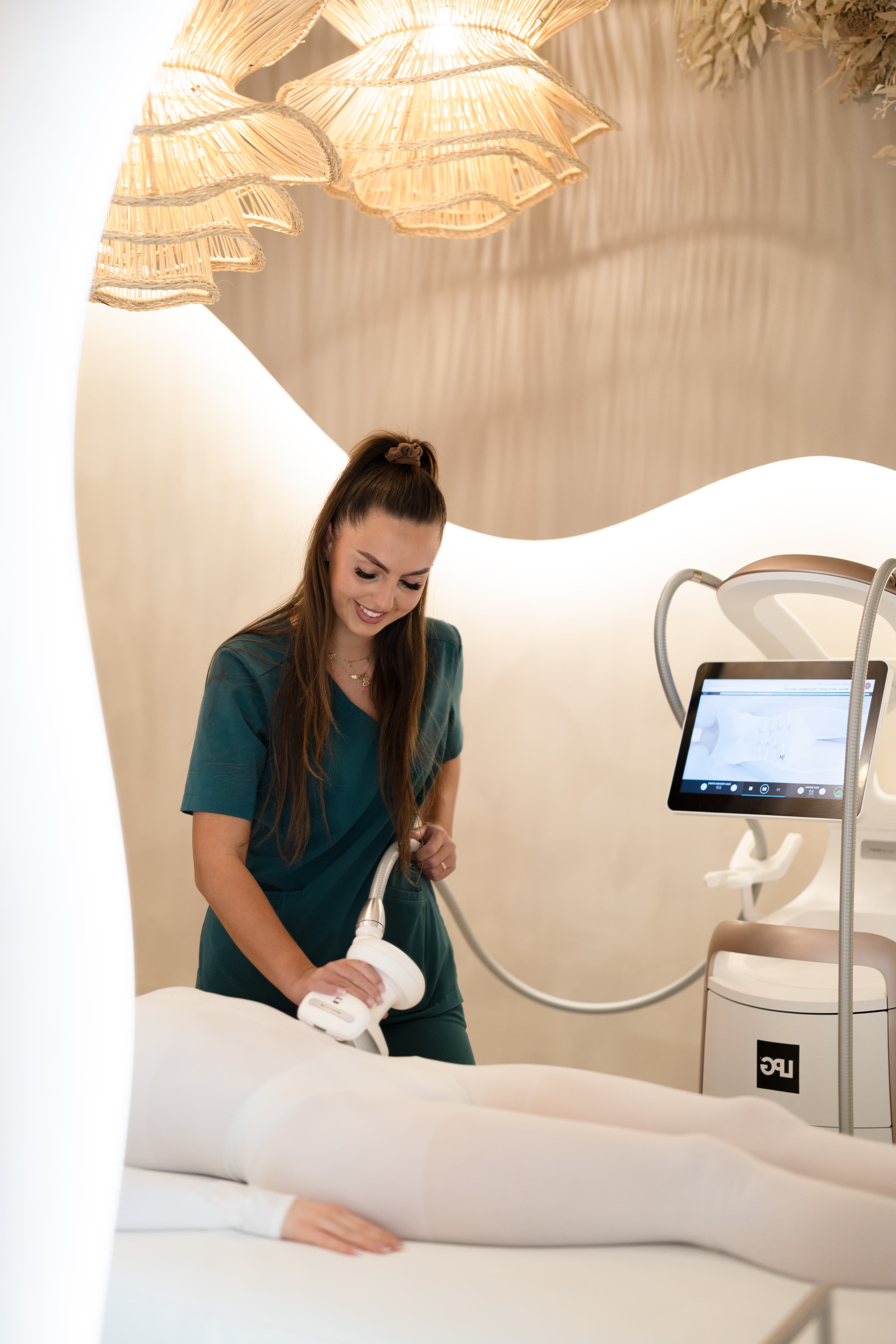 w trakcie zabiegu endermologii w salonie urody Health & beauty w Krakowie