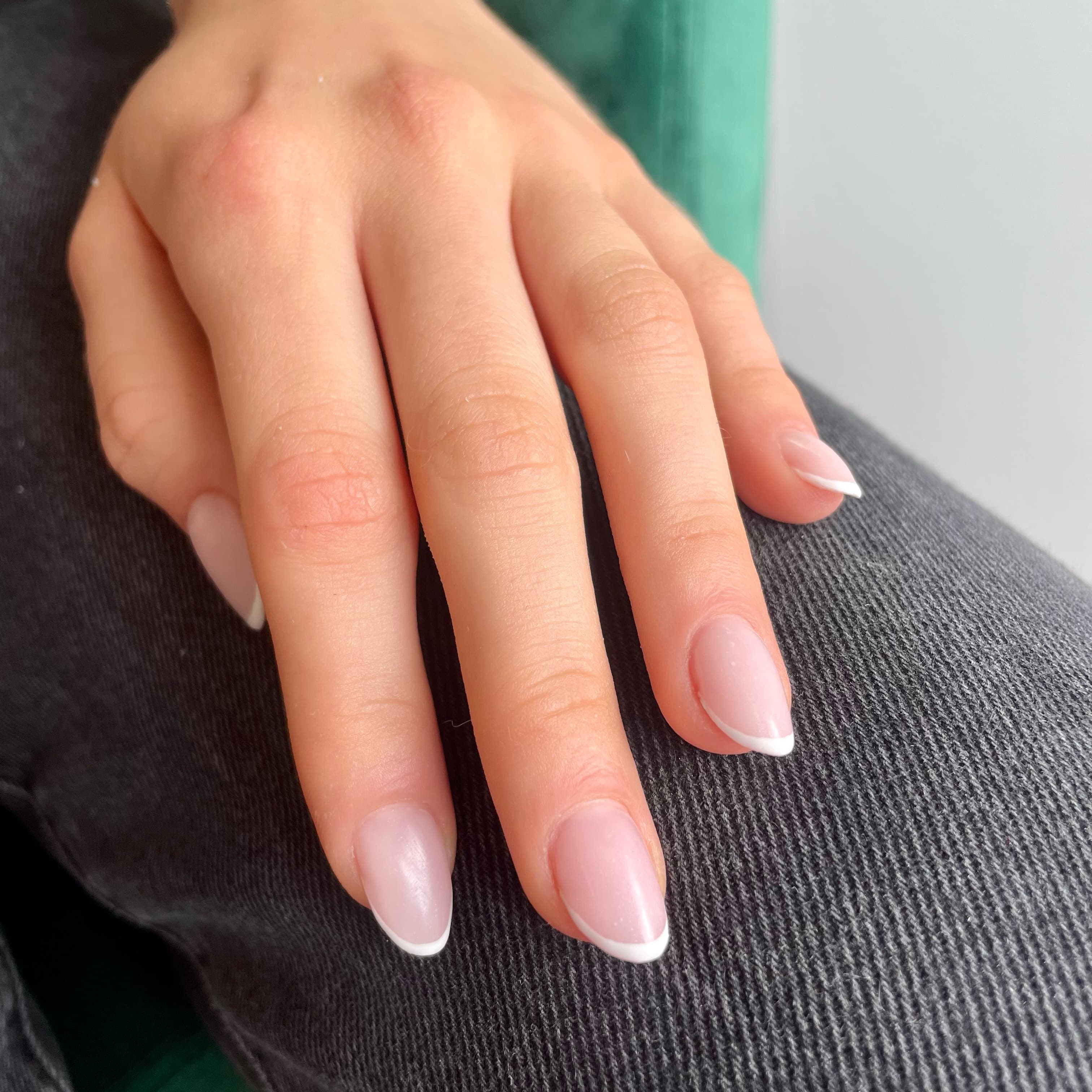 french manicure w salonie urody w krakowie