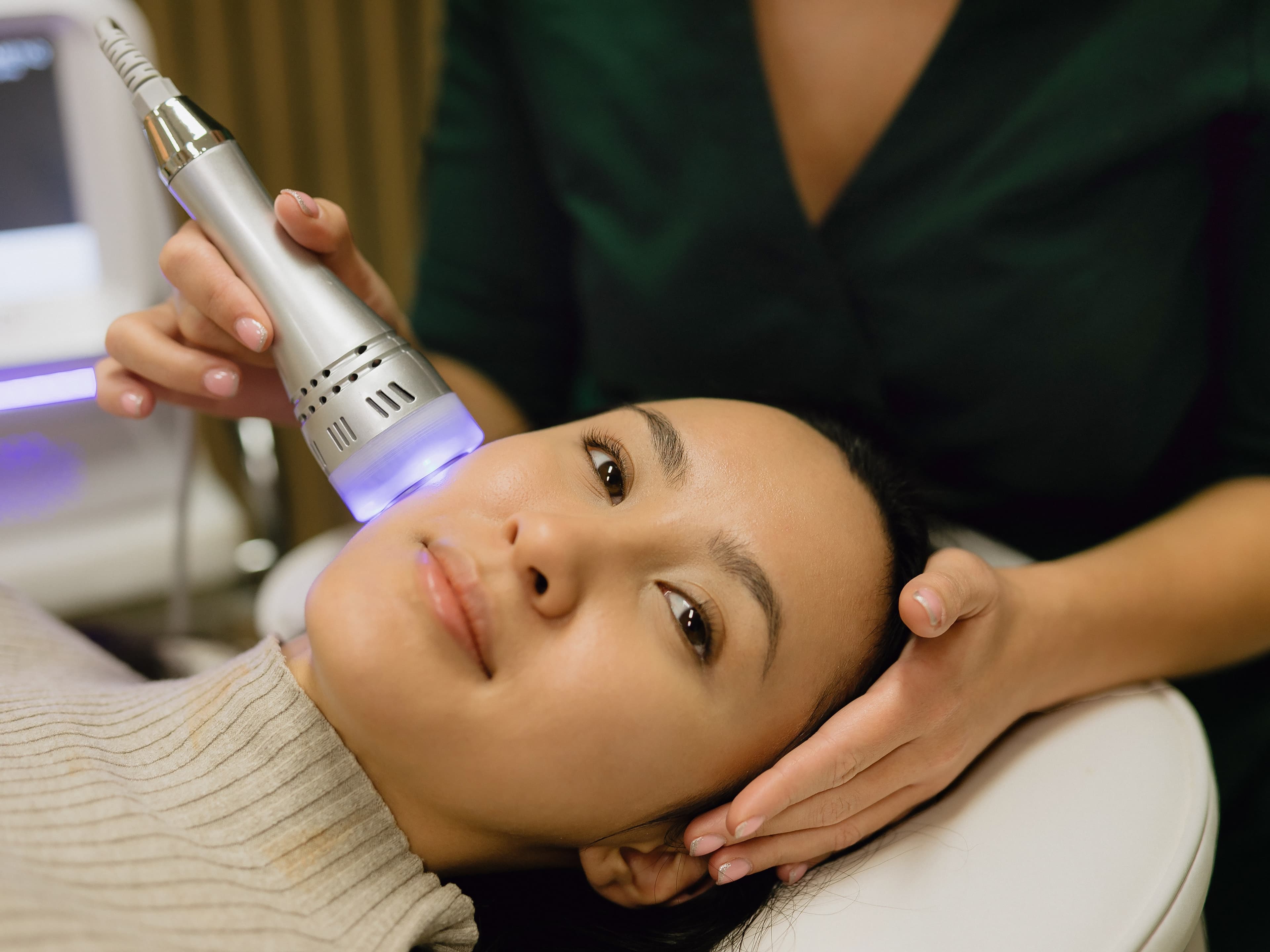 zabieg oczyszczania wodorowego twarzy