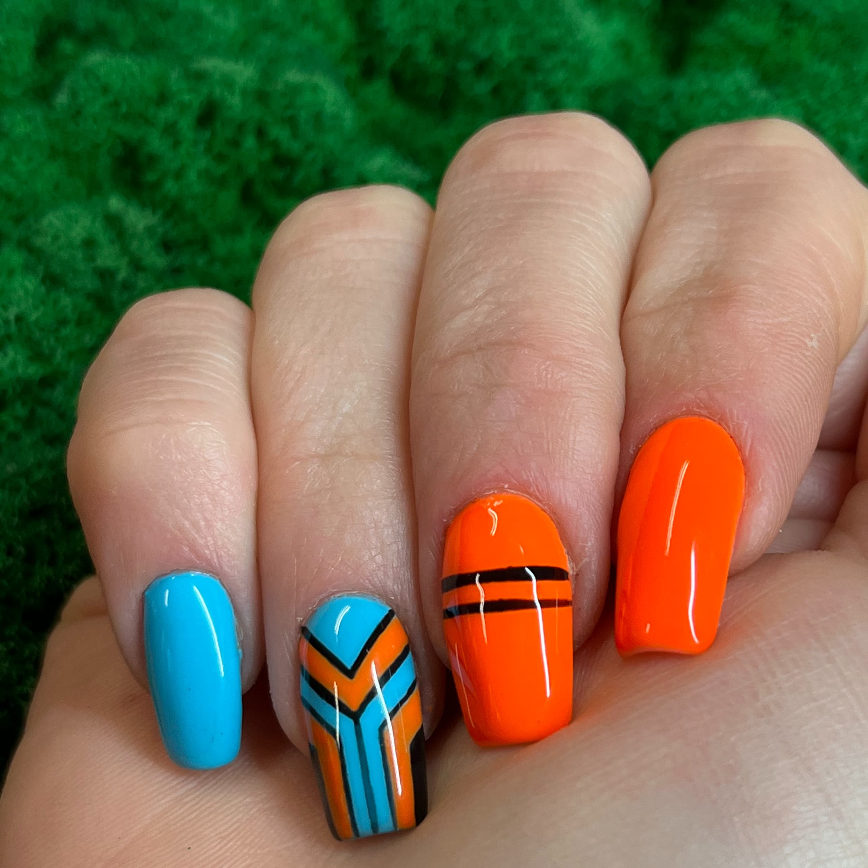 efekt paznokcie żelowe pomarańczowe ze zdobieniami w Health and beauty Kraków