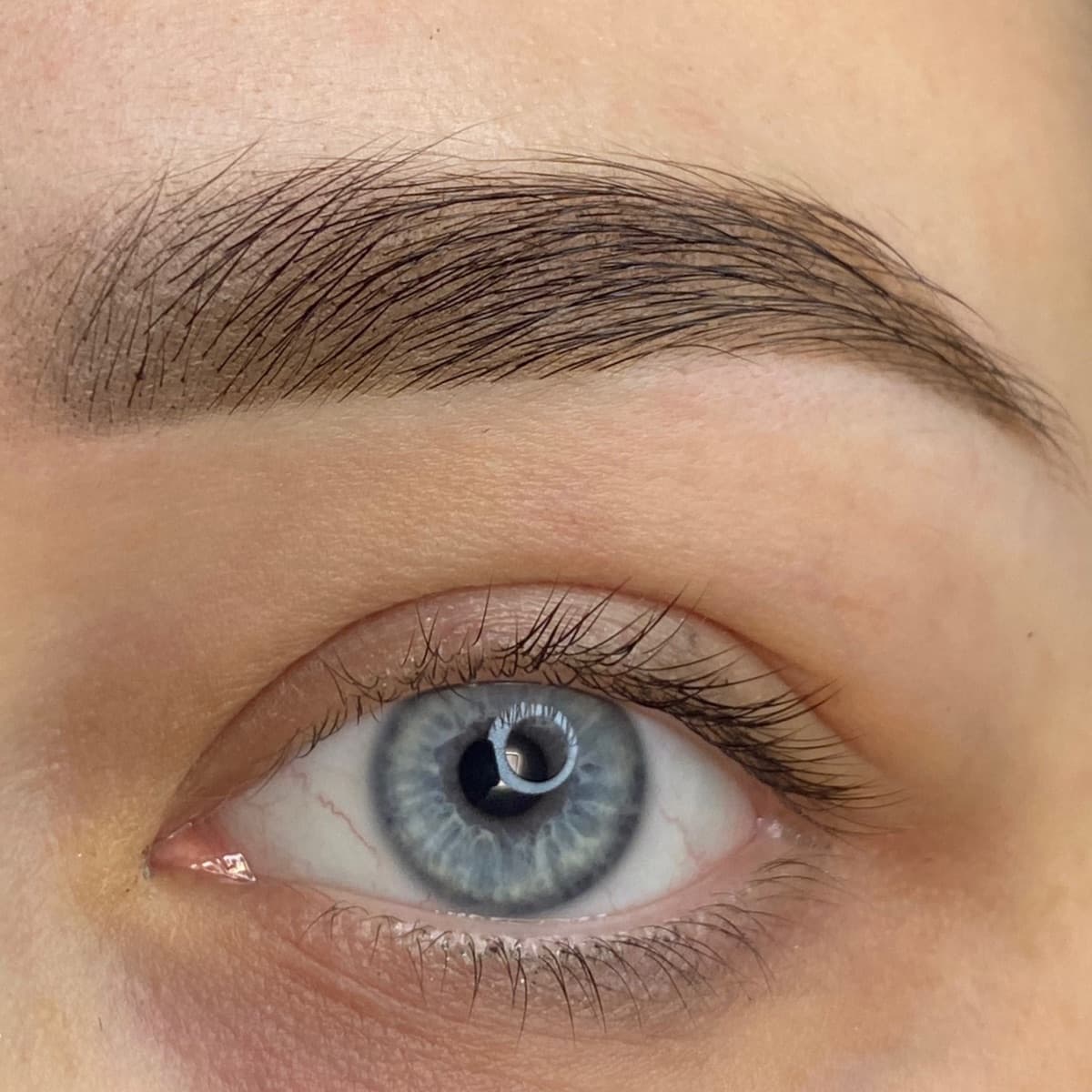 Efekt Henny pudrowej wykonanej w gabinecie Health & beauty w Krakowie