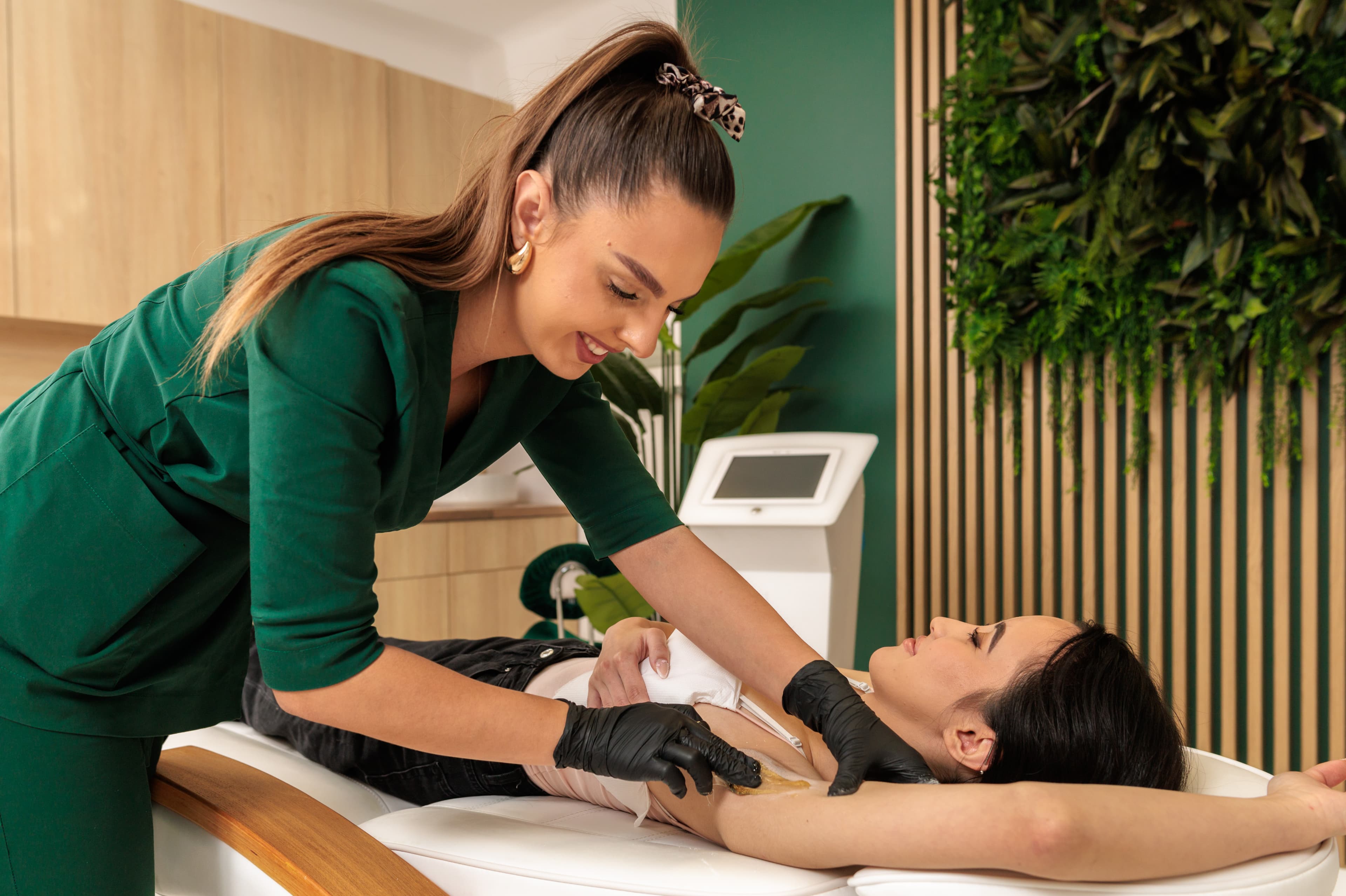 zabieg depilacji pastą cukrową w krakowie