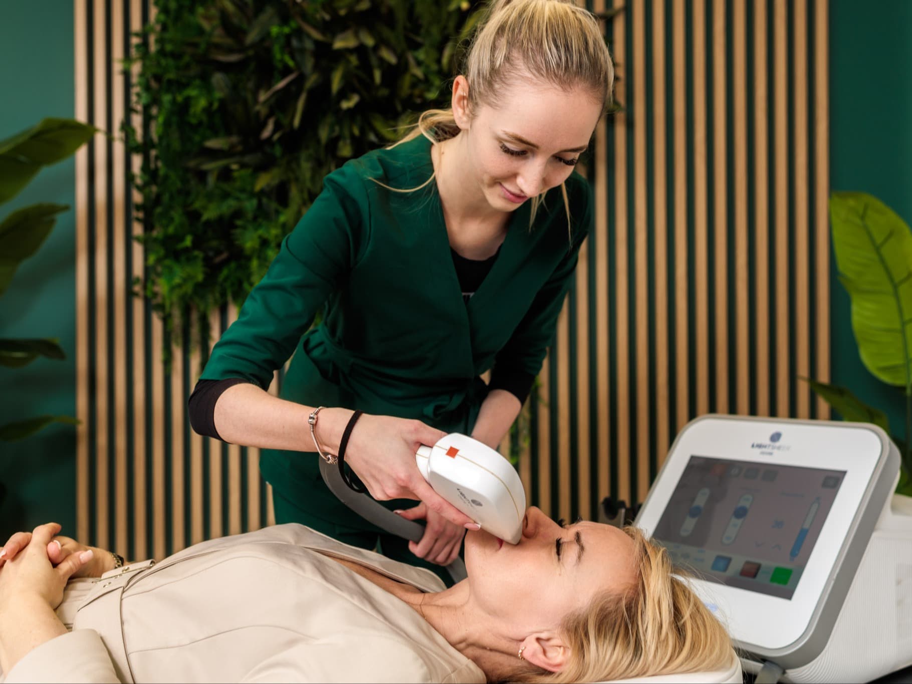 depilacja laserowa wykonywana w salonie kosmetycznym health and beauty w krakowie