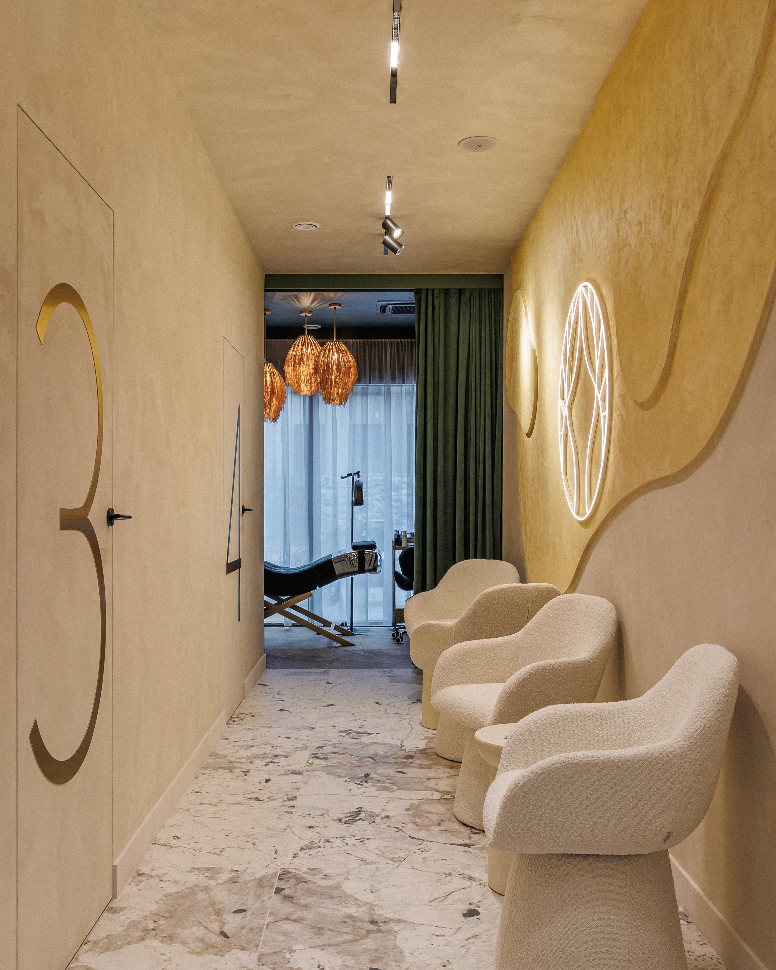 stanowisko do przedłużania rzęs w salonie health and beauty w Krakowie
